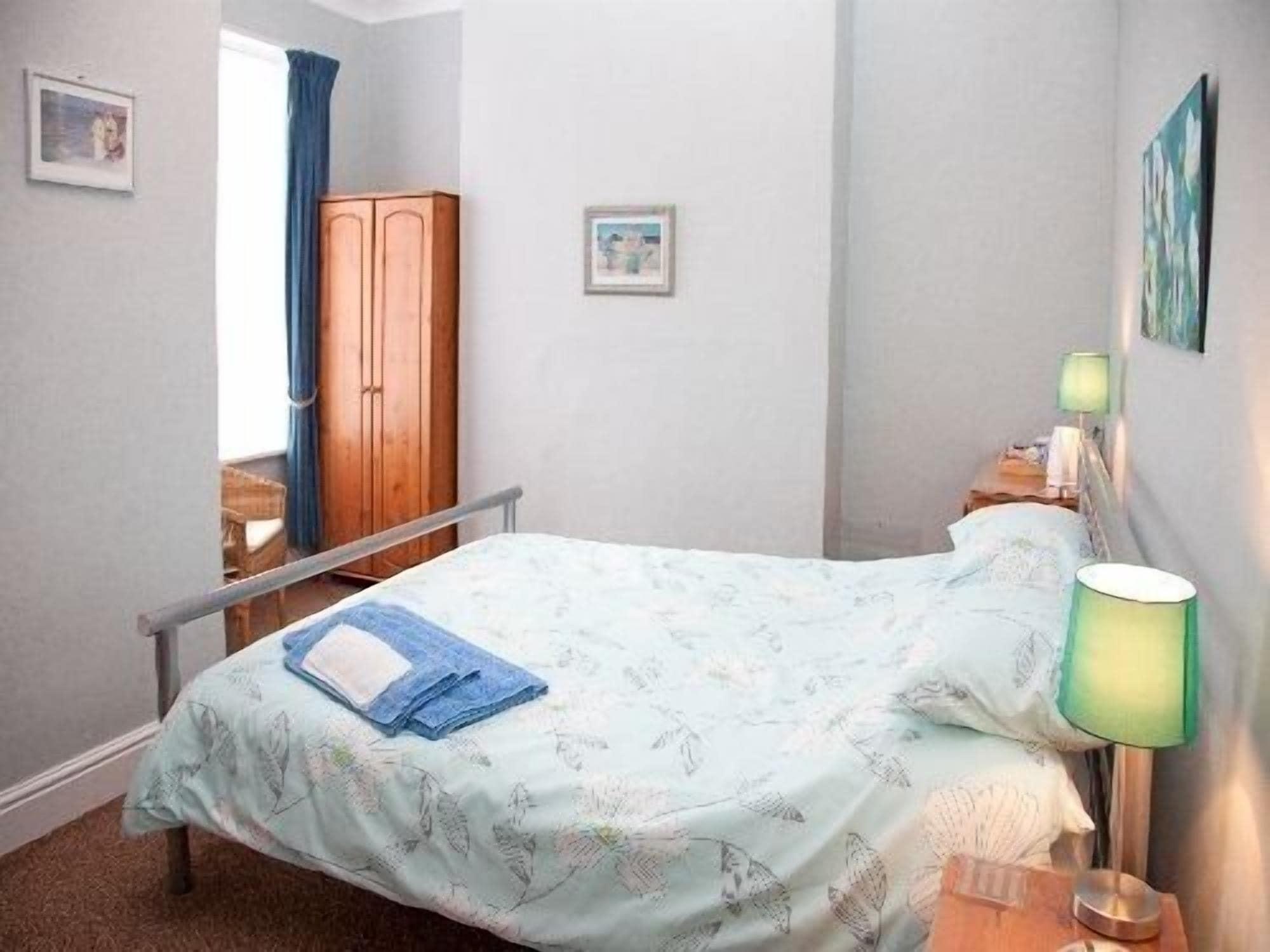 The Meltham Guest House Скарборо Экстерьер фото